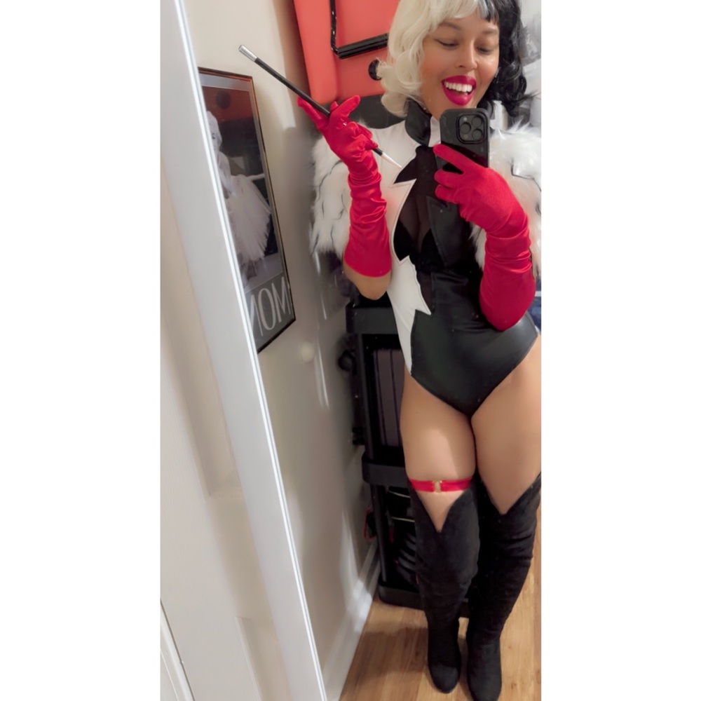 Cruella De Vil Costume with Red Gloves